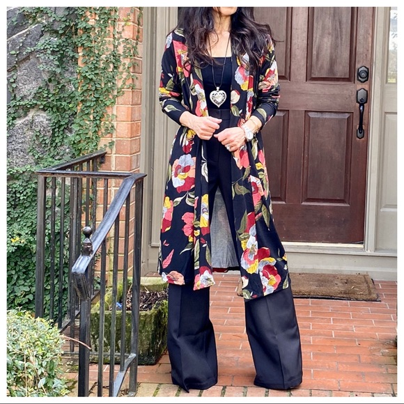 ✨LAST ONE✨Black Floral gorgeous long chic cardigan - Picture 3 of 8